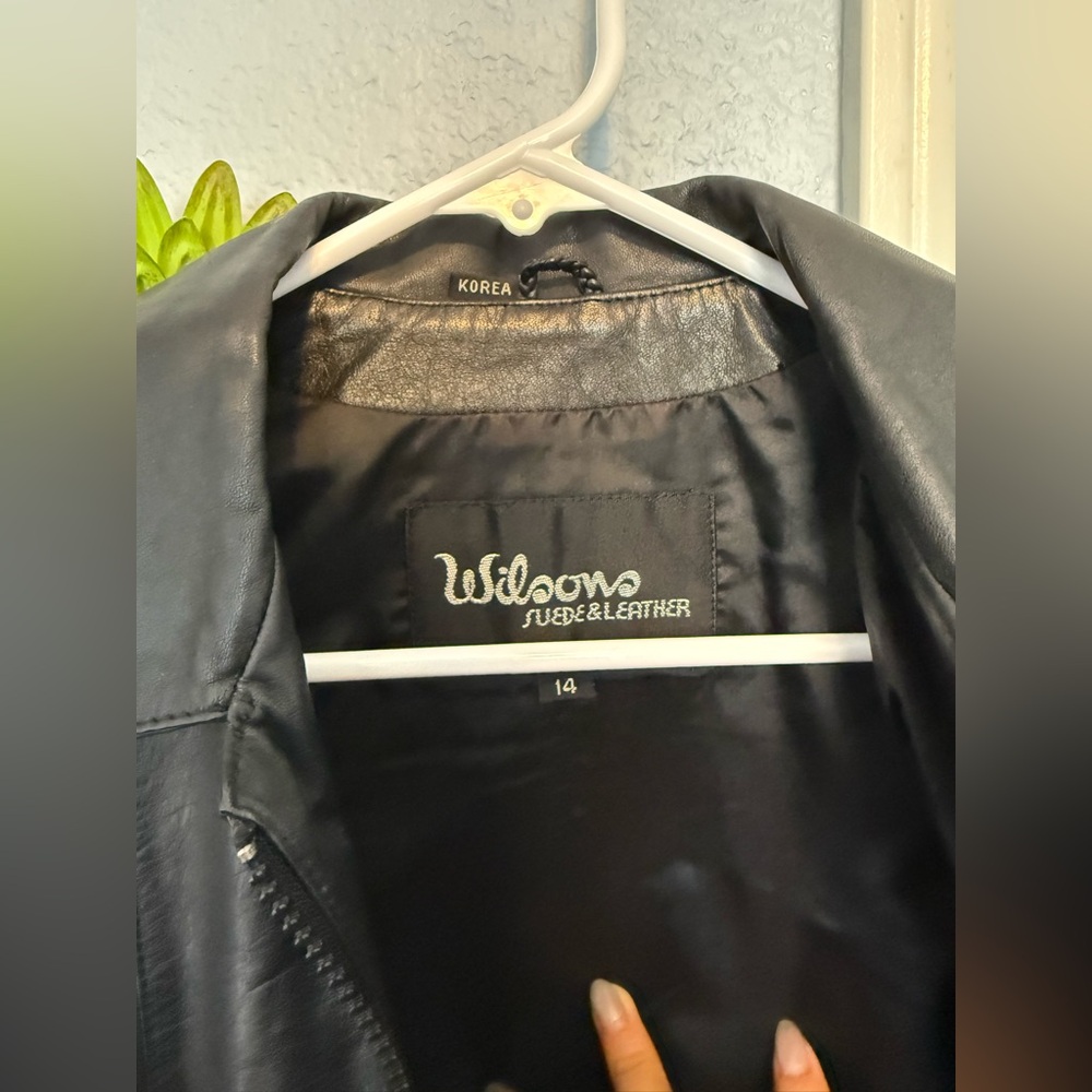 Vintage Wilson Women's Classic Black Leather Jacket—FITS SIZE 4/6 - Picture 3 of 4